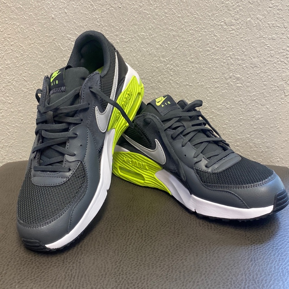 NEW Nike Air Max size 10 Mens